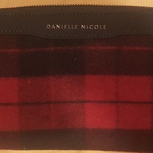 Danielle Nicole Zippered Wallet NWOT